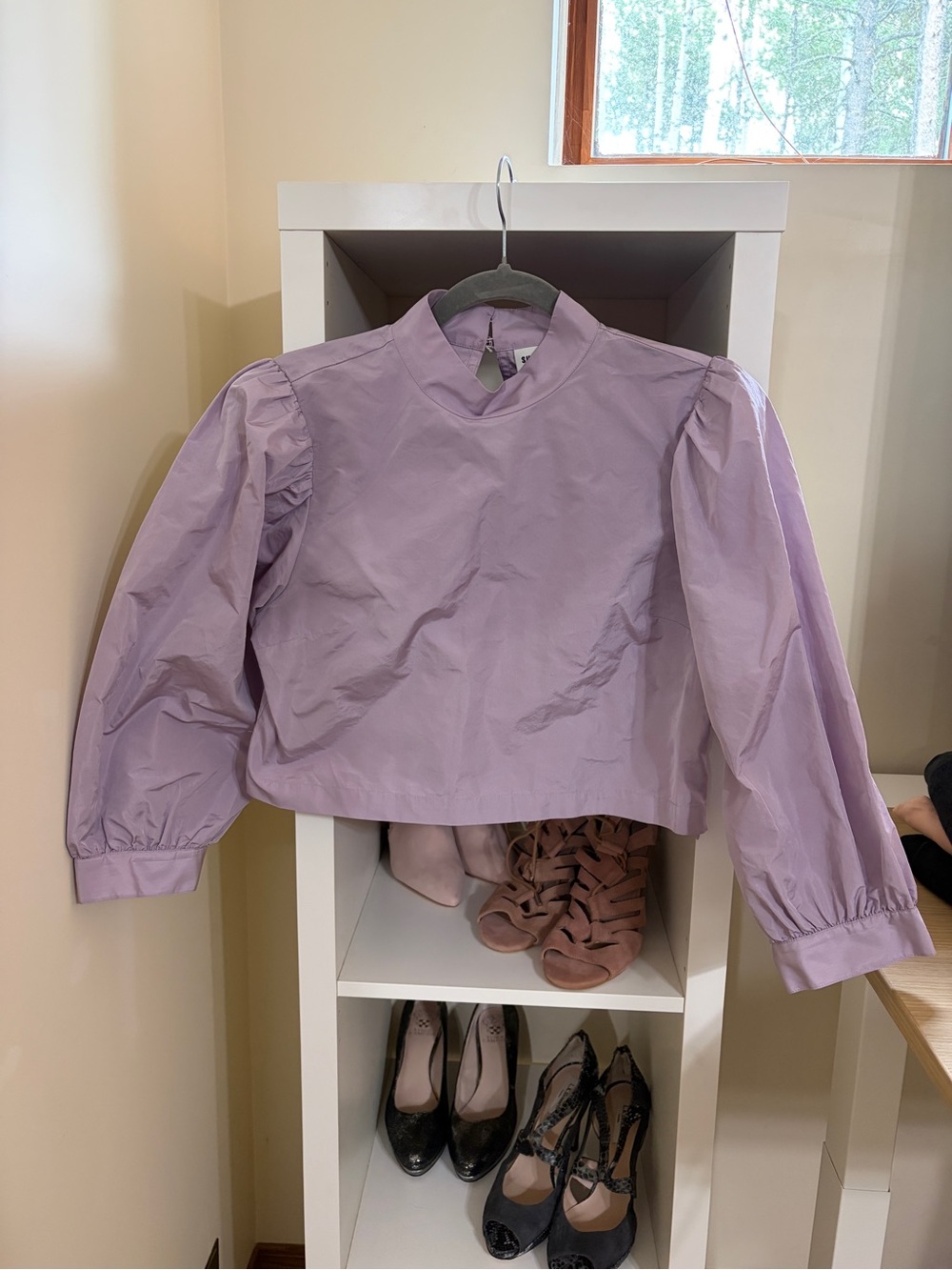 Aritzia Lilac Puff-Sleeve Blouse| size small